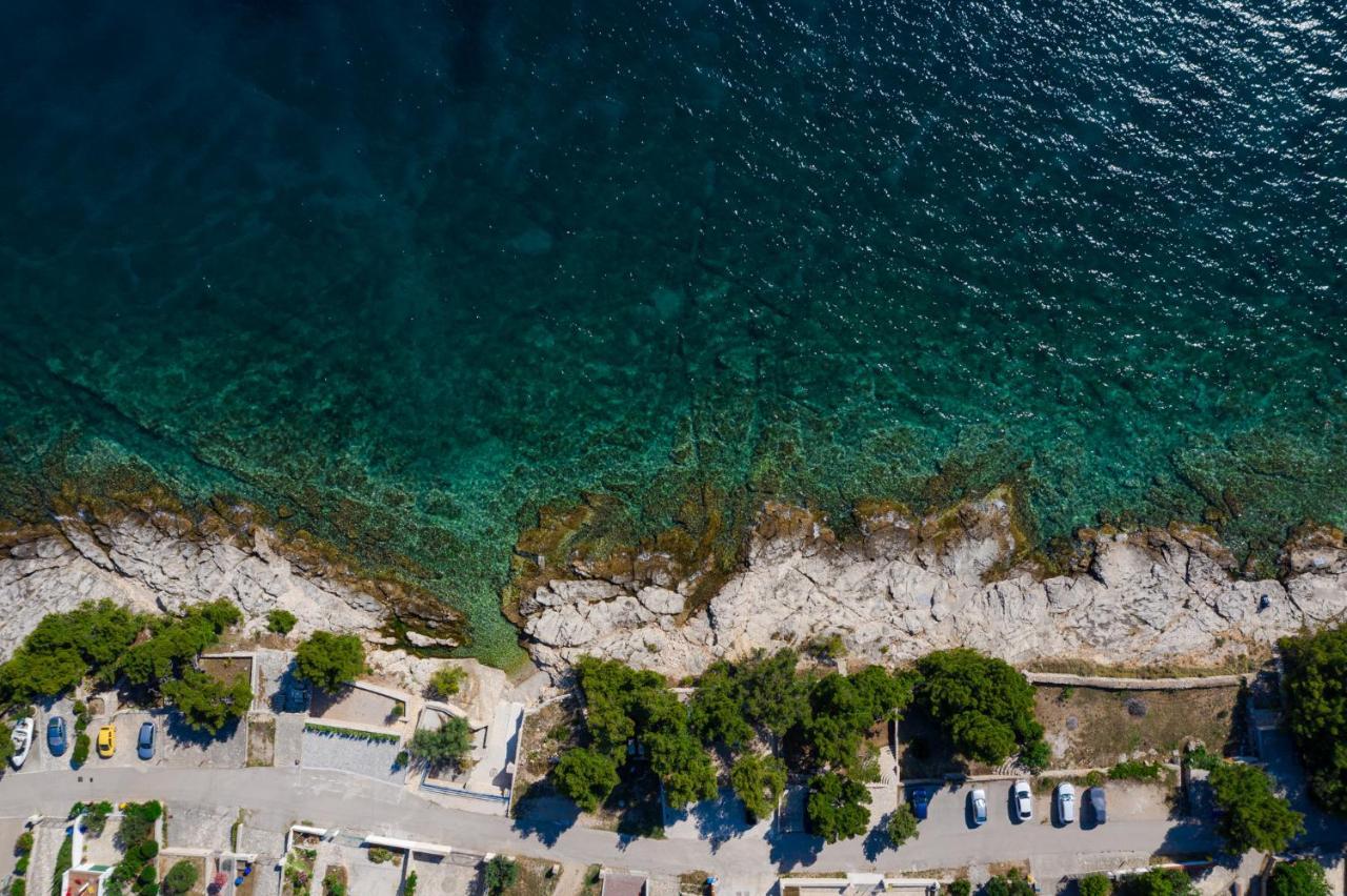 Exclusive Seaside Dream Apartment Murter