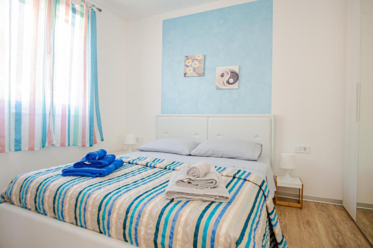 Exclusive Seaside Dream Apartment Murter