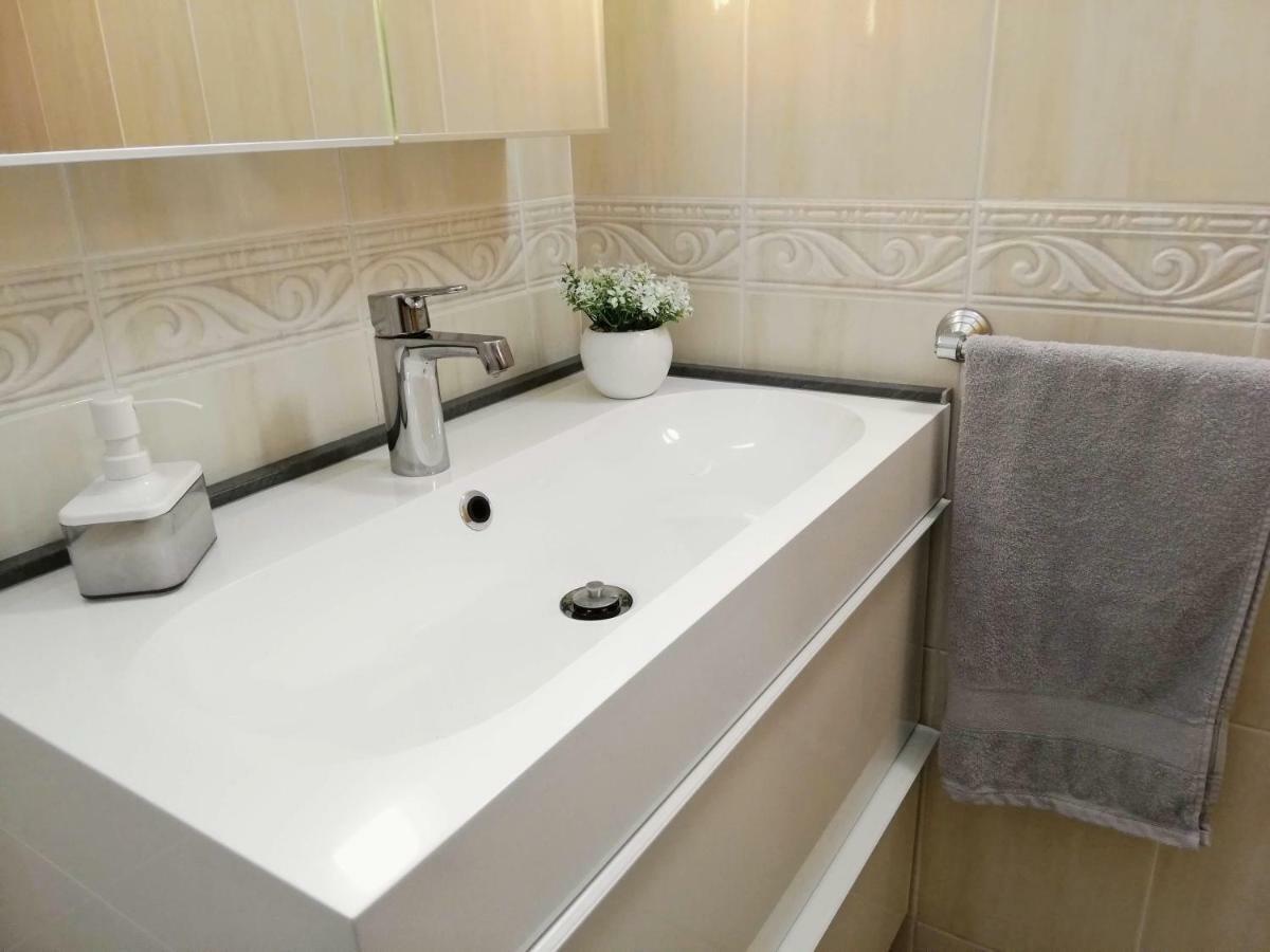 Exclusive Seaside Dream Apartment Murter